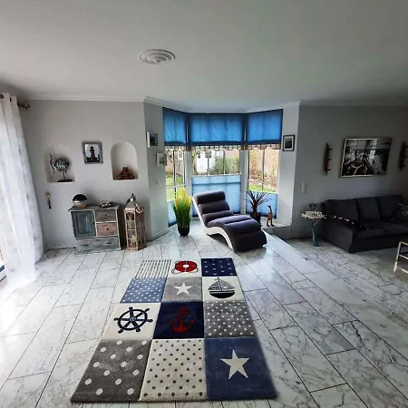 Feriehus Charmante Hausvilla In *